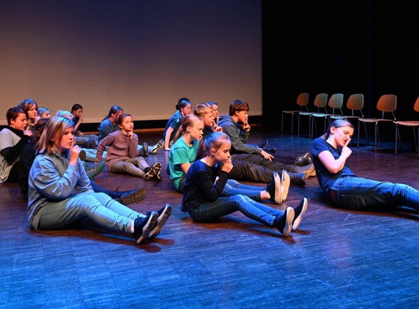 bilde av barneskuespillere fra Itu barneteater